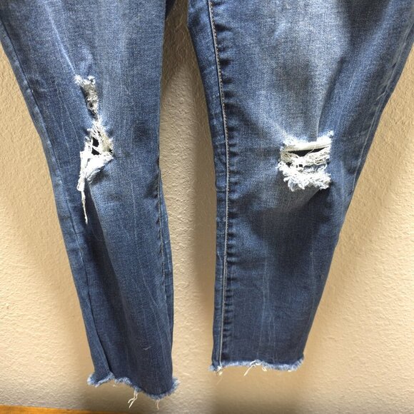 Maurices Distressed Skinny Capri Jeans - Size 6‎ - Picture 3 of 10